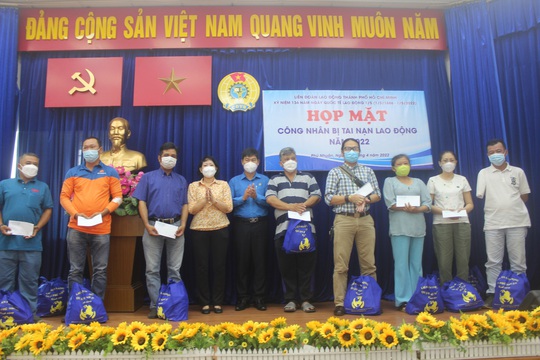 Hàng ngàn công nhân hào hứng chào đón Tháng Công nhân - Ảnh 1.
