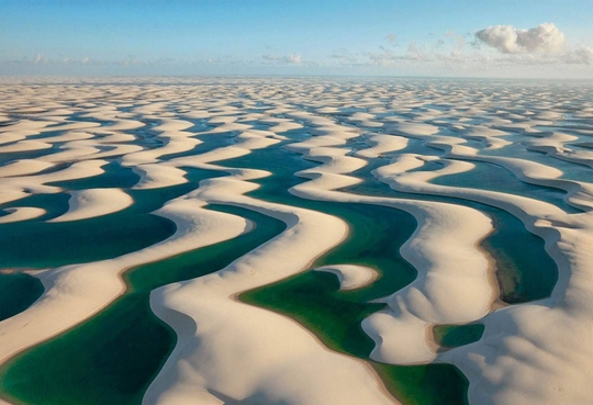 Sa mạc kỳ lạ nhất thế giới có hàng nghìn hồ nước - Ảnh 3.