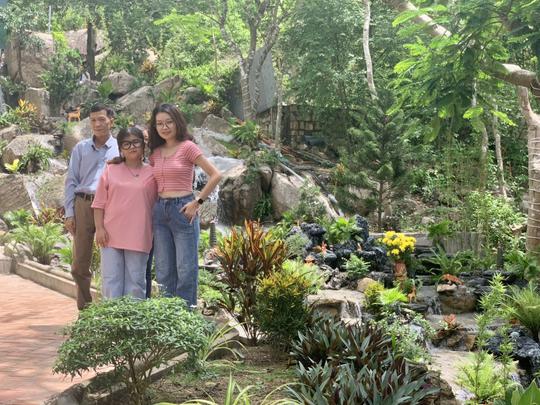 Đi Cáp treo Núi Sam check-in hòn đá vàng và nhiều công trình “độc, lạ” - Ảnh 5.