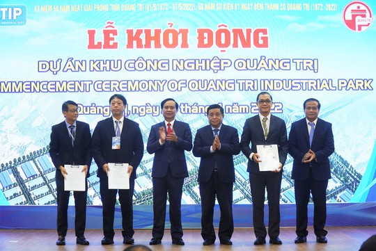 Chủ tịch nước Nguyễn Xuân Phúc dự Lễ khởi động dự án Khu công nghiệp Quảng Trị - Ảnh 2.