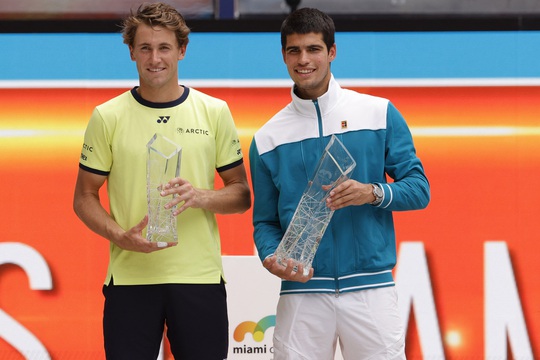 Tay vợt 18 tuổi vượt qua Nadal lần đầu đăng quang Giải Miami Masters - Ảnh 6.