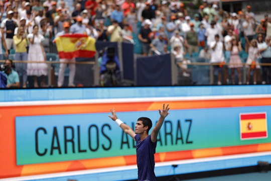Tay vợt 18 tuổi vượt qua Nadal lần đầu đăng quang Giải Miami Masters - Ảnh 5.