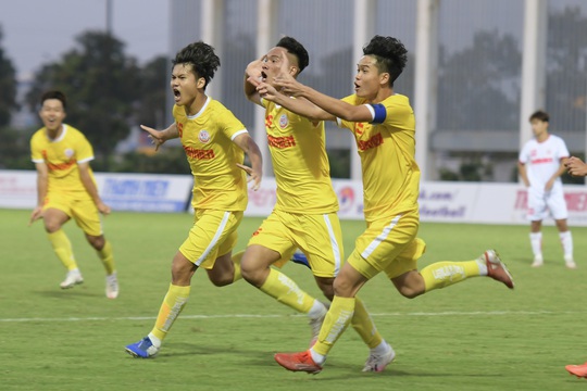 Thắng Học viện Nutifood, Hà Nội vào chung kết Giải U19 quốc gia 2022 - Ảnh 2.