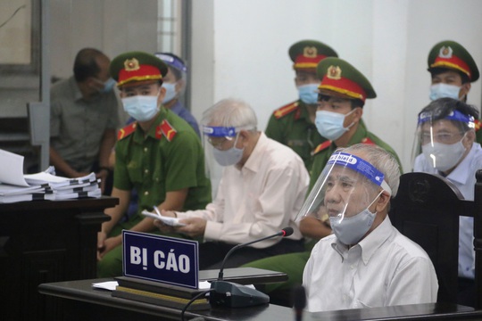 Ngày thứ 2 xét xử cựu lãnh đạo tỉnh Khánh Hòa: Quanh co, né tránh - Ảnh 3.