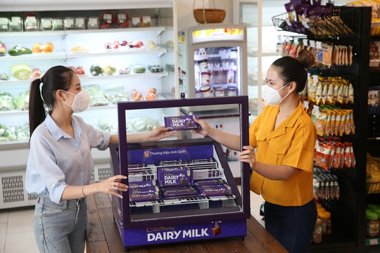 Mondelez Kinh Đô mở rộng phân phối sô cô la Cadbury Dairy Milk - Ảnh 1.