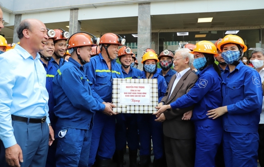 Tổng Bí thư Nguyễn Phú Trọng thăm công nhân mỏ than Vàng Danh - Ảnh 2.