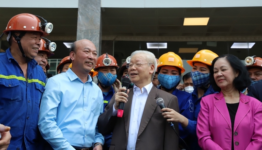 Tổng Bí thư Nguyễn Phú Trọng thăm công nhân mỏ than Vàng Danh - Ảnh 1.
