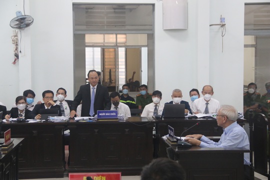 Xét xử sai phạm đất đai ở Khánh Hòa: Cựu chủ tịch bảo không sai, cựu giám đốc sở nói có - Ảnh 3.