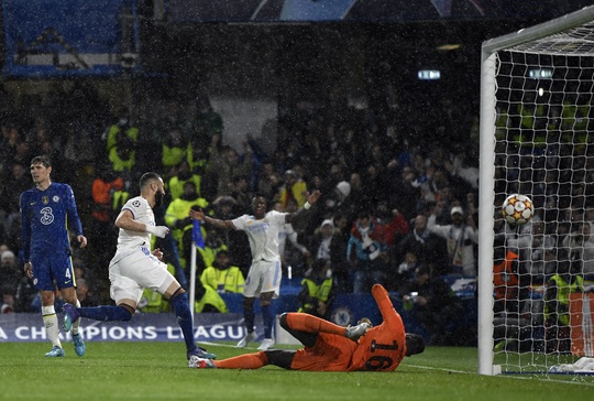 Benzema tung hat-trick, Real Madrid nhấn chìm chủ nhà Chelsea - Ảnh 3.