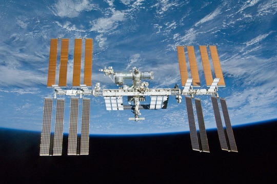 Nga tuyên bố dứt áo rời Trạm Vũ trụ Quốc tế, lập căn cứ riêng - Ảnh 1.