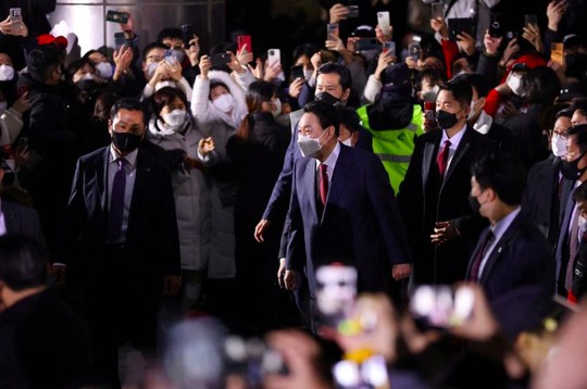 Tân Tổng thống Hàn Quốc bắt đầu nhiệm kỳ từ boongke lúc nửa đêm - Ảnh 2.