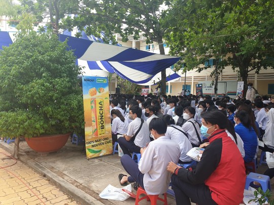 Trà mật ong Boncha đồng hành cùngĐưa trường học đến thí sinh tại Phan Thiết - Ảnh 2.