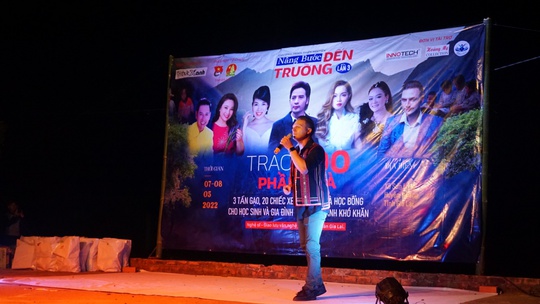 Diễn giả - MC Thi Thảo cùng ca sỹ Kyo York đồng hành trong chương trình thiện nguyện tại Gia Lai - Ảnh 3.