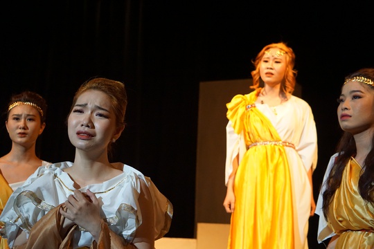 Thái Hậu Dương Vân Nga và phu nhân Macbeth làm MC đêm kịch kinh điển nước ngoài - Ảnh 5.