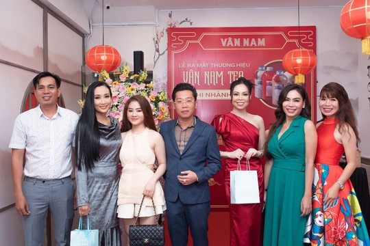 MC Thi Thảo cùng Hoa hậu Diễm Hương rực rỡ trong sự kiện khai trương thương hiệu trà Vân Nam - Ảnh 2.