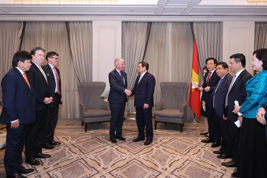 Thủ tướng thúc đẩy quỹ lớn hàng đầu thế giới đầu tư nhiều hơn tại Việt Nam - Ảnh 1.