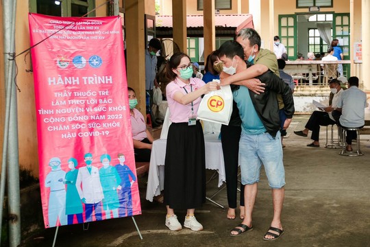 C.P. Việt Nam đồng hành cùng hành trình Thầy thuốc trẻ làm theo lời Bác, tình nguyện vì sức khỏe cộng đồng năm 2022 - Ảnh 3.
