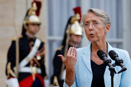 Pháp có nữ thủ tướng đầu tiên sau 30 năm - Ảnh 2.