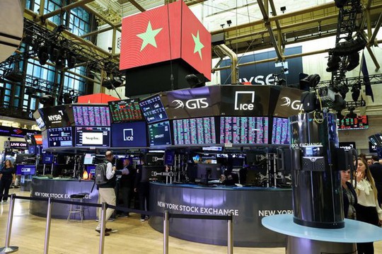 Thủ tướng Phạm Minh Chính thăm sàn giao dịch chứng khoán lớn nhất thế giới tại New York - Ảnh 4. Thủ tướng Phạm Minh Chính thăm sàn giao dịch chứng khoán lớn nhất thế giới tại New York - Ảnh 4.