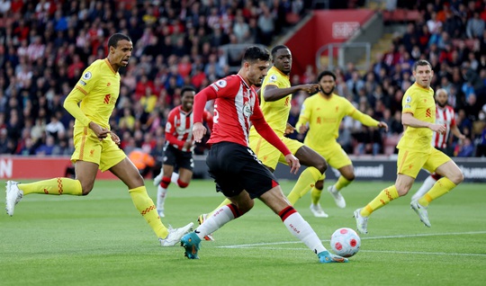 Thắng nhọc nhằn Southampton, Liverpool quyết đua vô địch đến cùng - Ảnh 1.