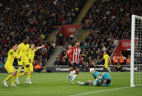 Thắng nhọc nhằn Southampton, Liverpool quyết đua vô địch đến cùng - Ảnh 5.