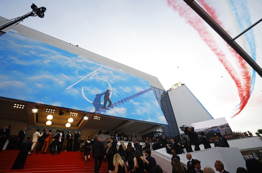 Tom Cruise phong độ tuổi 59, khuấy động Cannes 2022 - Ảnh 13.
