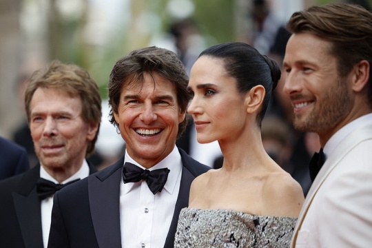 Tom Cruise phong độ tuổi 59, khuấy động Cannes 2022 - Ảnh 8.