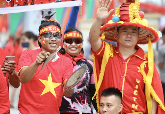 Chảo lửa trên sân Việt Trì trận U23 Việt Nam - Malaysia - Ảnh 3.