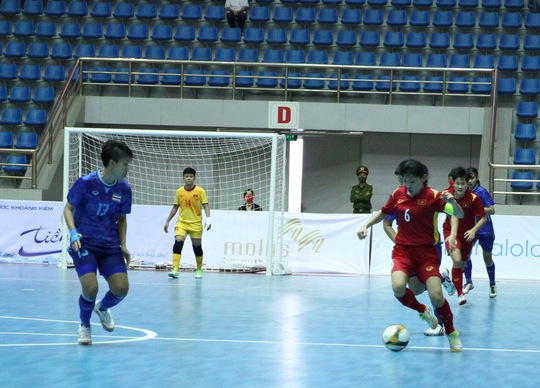 Futsal nữ Việt Nam thua sít sao Thái Lan trong trận tranh HCV SEA Games 31 - Ảnh 5.