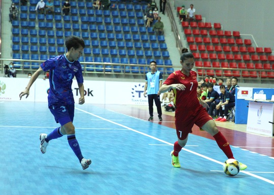 Futsal nữ Việt Nam thua sít sao Thái Lan trong trận tranh HCV SEA Games 31 - Ảnh 2.