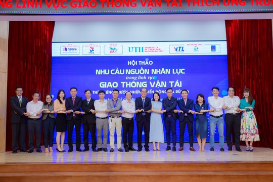 Sôi nổi ngày hội việc làm Trường Đại học Giao thông Vận tải TP HCM - Ảnh 1.