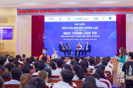 Sôi nổi ngày hội việc làm Trường Đại học Giao thông Vận tải TP HCM - Ảnh 3.