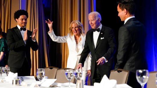 Tổng thống Joe Biden nhắc khéo về người tiền nhiệm Donald Trump - Ảnh 1.