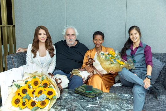 Đạo diễn phim Salt đình đám của Angela Jolie đến Việt Nam gặp Trương Ngọc Ánh - Ảnh 2.