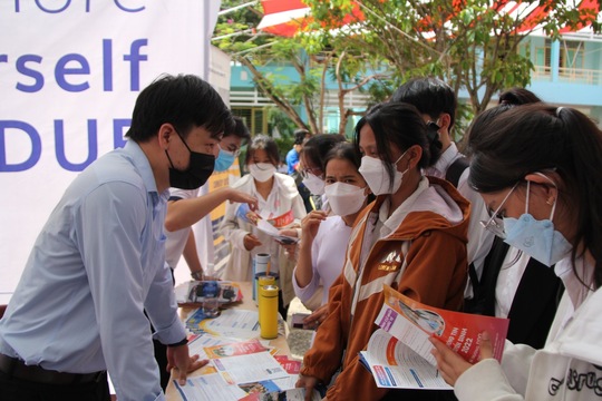 Đưa trường học đến thí sinh 2022: Học sinh Quảng Nam tự tin chọn ngành - Ảnh 1.