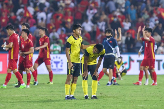 Thủ môn U23 Malaysia khóc nức nở sau khi thua U23 Việt Nam - Ảnh 9.