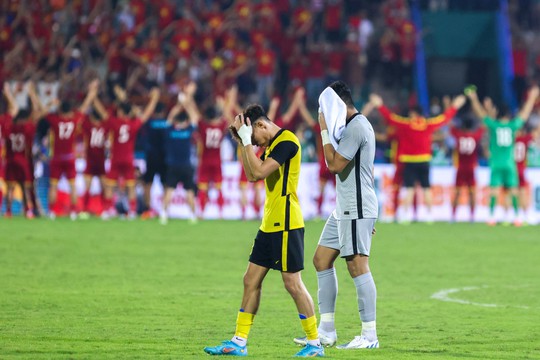 Thủ môn U23 Malaysia khóc nức nở sau khi thua U23 Việt Nam - Ảnh 8.