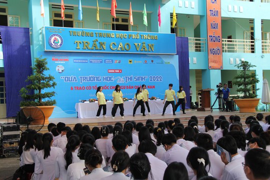 Đưa trường học đến thí sinh ở Quảng Nam: 50% học sinh chọn được ngành yêu thích - Ảnh 12.