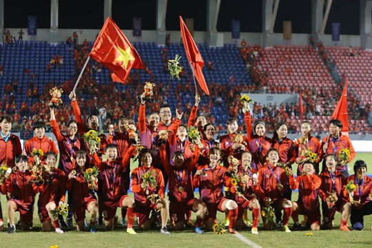 Bóng đá nữ Việt Nam đoạt HCV lịch sử - Ảnh 1.