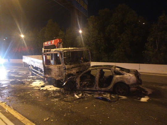Xe Audi chạy ngược chiều tông vào xe tải, 2 người tử vong trên đường Mai Chí Thọ - Ảnh 2.