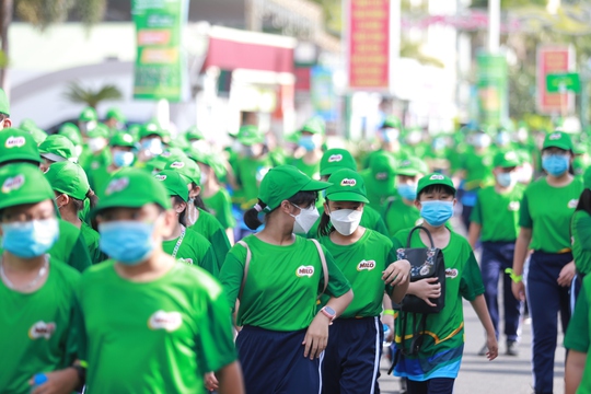 Hơn 7.000 người tham gia Ngày hội đi bộ tại Nha Trang - Ảnh 3.