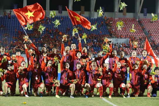 Chủ tịch nước, Thủ tướng, Chủ tịch Quốc hội chúc mừng Đội tuyển bóng đá nữ Việt Nam - Ảnh 1.