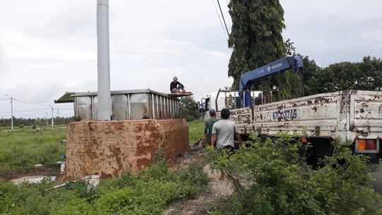 Cận cảnh cặp bánh tét siêu to khổng lồ dâng cúng Bà Chúa Xứ núi Sam - Ảnh 5.