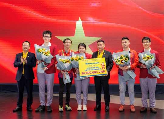Cờ vua Việt Nam giành 7 huy chương vàng, Nam A Bank trao thưởng 300 triệu - Ảnh 3.