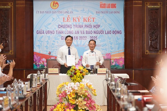 Báo Người Lao Động ký kết phối hợp với UBND tỉnh Long An giai đoạn 2022-2025 - Ảnh 6.