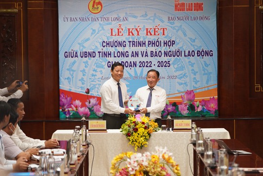 Báo Người Lao Động ký kết phối hợp với UBND tỉnh Long An giai đoạn 2022-2025 - Ảnh 4.