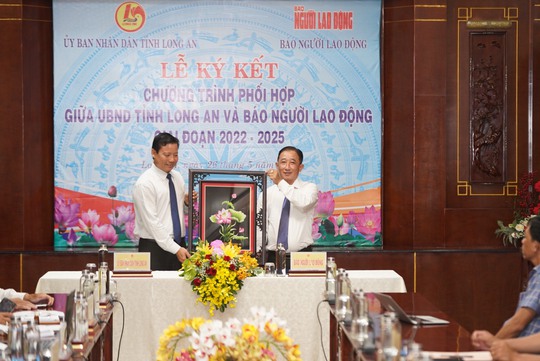 Báo Người Lao Động ký kết phối hợp với UBND tỉnh Long An giai đoạn 2022-2025 - Ảnh 10.