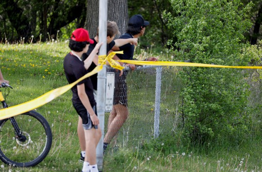 Cảnh sát Canada bắn hạ kẻ mang súng gần 5 trường học - Ảnh 2.