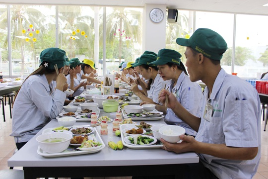Giúp công nhân có bữa ăn ngon - Ảnh 1.