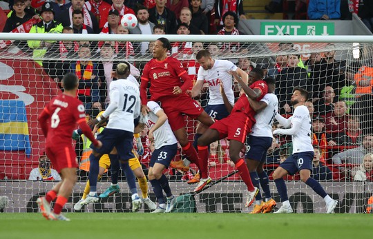 Liverpool - Tottenham chia điểm nảy lửa ở Anfield, Man United thua tan nát - Ảnh 3.